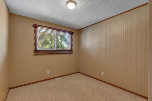 335 Queensland Drive Se, Calgary, AB - Indoor Photo Showing Other Room