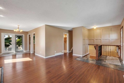 335 Queensland Drive Se, Calgary, AB - Indoor Photo Showing Living Room