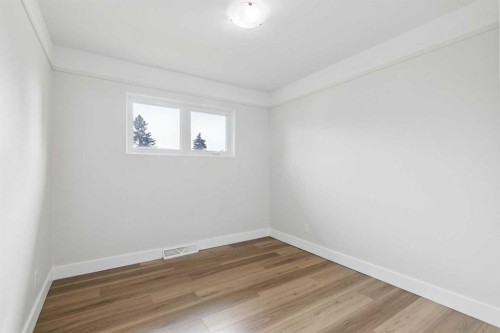 10415 8 Street Sw, Calgary, AB - Indoor Photo Showing Other Room