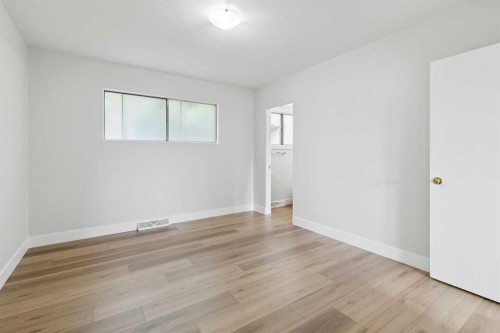 10415 8 Street Sw, Calgary, AB - Indoor Photo Showing Other Room