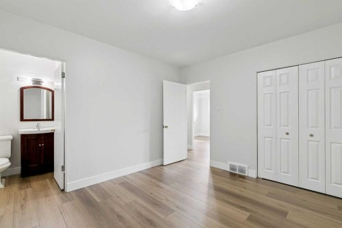10415 8 Street Sw, Calgary, AB - Indoor