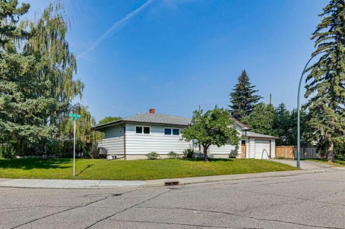 10415 8 Street Sw, Calgary, AB - Outdoor