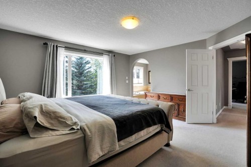 43 Strathlea Place Sw, Calgary, AB 