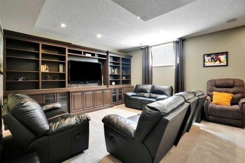 43 Strathlea Place Sw, Calgary, AB 
