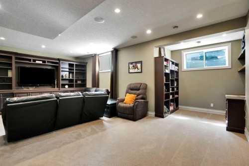 43 Strathlea Place Sw, Calgary, AB 