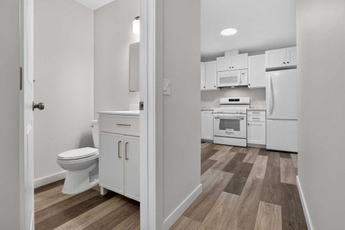 925 Erin Woods Drive Se, Calgary, AB - Indoor