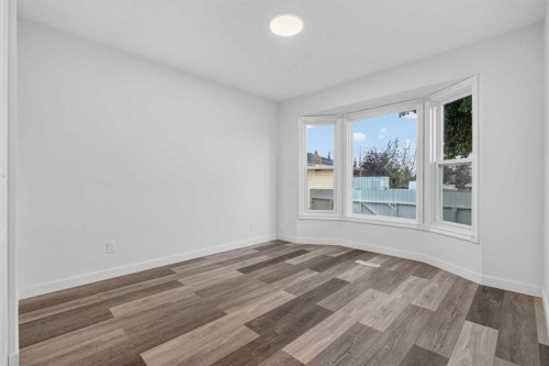 925 Erin Woods Drive Se, Calgary, AB - Indoor Photo Showing Other Room