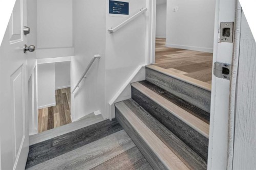 925 Erin Woods Drive Se, Calgary, AB - Indoor Photo Showing Other Room