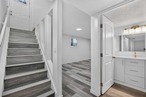 925 Erin Woods Drive Se, Calgary, AB - Indoor Photo Showing Other Room
