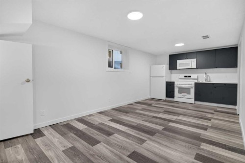 925 Erin Woods Drive Se, Calgary, AB - Indoor Photo Showing Other Room