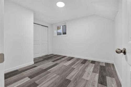 925 Erin Woods Drive Se, Calgary, AB - Indoor Photo Showing Other Room