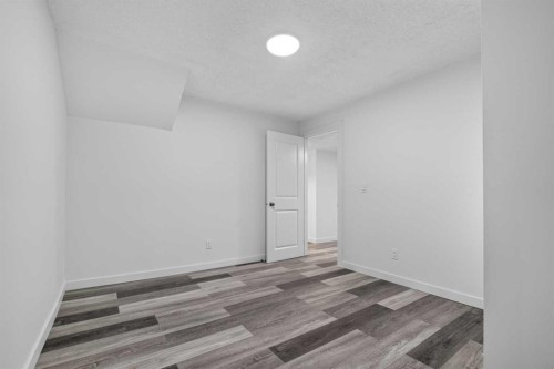 925 Erin Woods Drive Se, Calgary, AB - Indoor Photo Showing Other Room