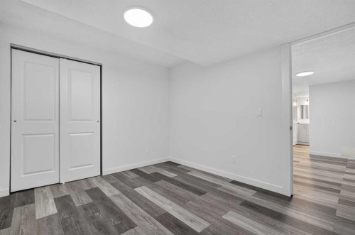 925 Erin Woods Drive Se, Calgary, AB - Indoor Photo Showing Other Room