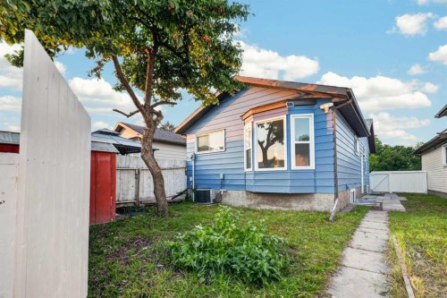 925 Erin Woods Drive Se, Calgary, AB - Outdoor