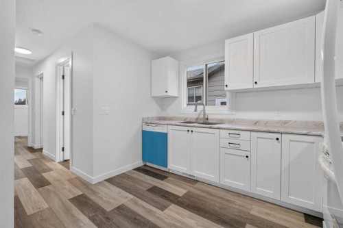 925 Erin Woods Drive Se, Calgary, AB - Indoor Photo Showing Kitchen