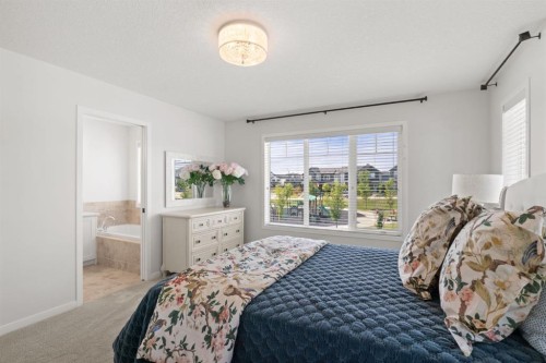 45 Willow Green Way, Cochrane, AB - Indoor Photo Showing Bedroom