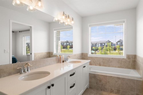 45 Willow Green Way, Cochrane, AB - Indoor Photo Showing Bathroom