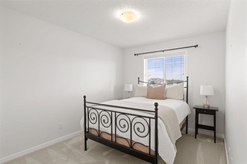 45 Willow Green Way, Cochrane, AB - Indoor Photo Showing Bedroom