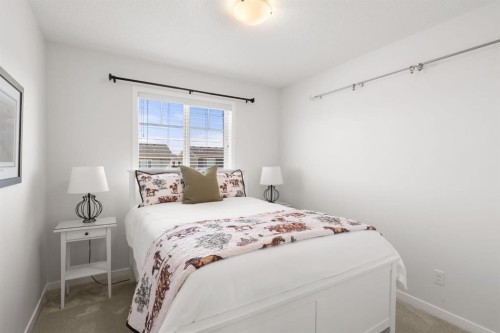 45 Willow Green Way, Cochrane, AB - Indoor Photo Showing Bedroom
