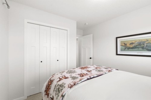 45 Willow Green Way, Cochrane, AB - Indoor Photo Showing Bedroom