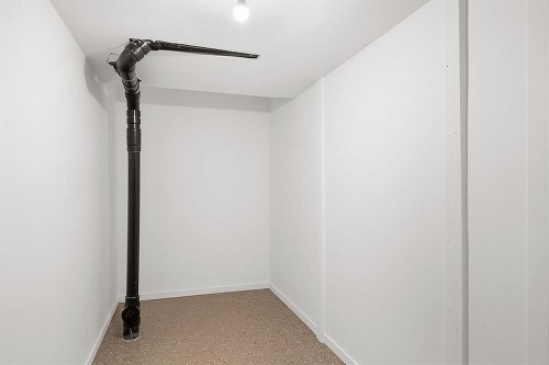 45 Willow Green Way, Cochrane, AB - Indoor Photo Showing Other Room