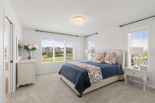 45 Willow Green Way, Cochrane, AB - Indoor Photo Showing Bedroom