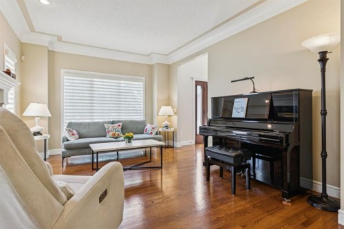 174 Sienna Hills Drive Sw, Calgary, AB - Indoor Photo Showing Living Room