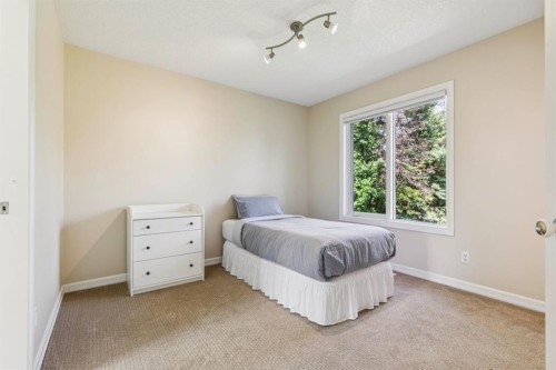 174 Sienna Hills Drive Sw, Calgary, AB - Indoor Photo Showing Bedroom