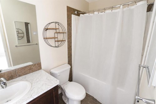 149 Walden Parade Se, Calgary, AB - Indoor Photo Showing Bathroom