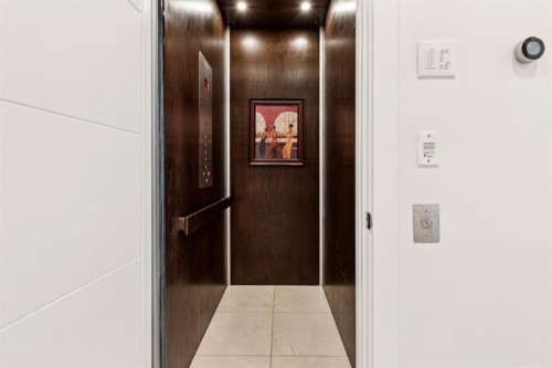 424 Aspen Meadows Hill Sw, Calgary, AB - Indoor Photo Showing Other Room