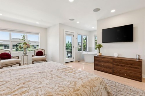 424 Aspen Meadows Hill Sw, Calgary, AB - Indoor Photo Showing Bedroom