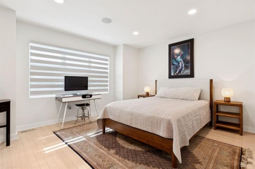 424 Aspen Meadows Hill Sw, Calgary, AB - Indoor Photo Showing Bedroom