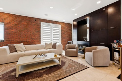 424 Aspen Meadows Hill Sw, Calgary, AB - Indoor Photo Showing Living Room