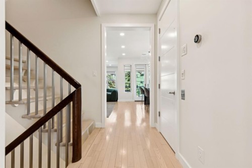 424 Aspen Meadows Hill Sw, Calgary, AB - Indoor Photo Showing Other Room