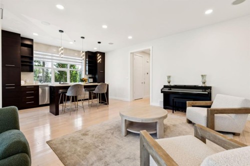 424 Aspen Meadows Hill Sw, Calgary, AB - Indoor Photo Showing Living Room