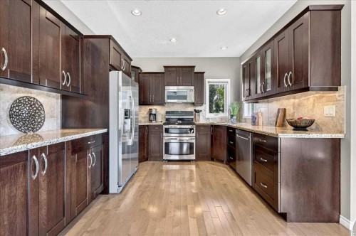 122 Royal Birkdale Crescent Nw, Calgary, AB - Indoor Photo Showing Kitchen