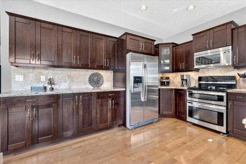 122 Royal Birkdale Crescent Nw, Calgary, AB - Indoor Photo Showing Kitchen