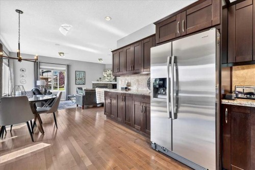 122 Royal Birkdale Crescent Nw, Calgary, AB - Indoor Photo Showing Kitchen With Upgraded Kitchen
