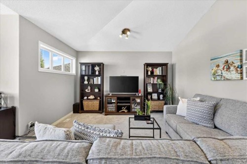 122 Royal Birkdale Crescent Nw, Calgary, AB - Indoor Photo Showing Living Room