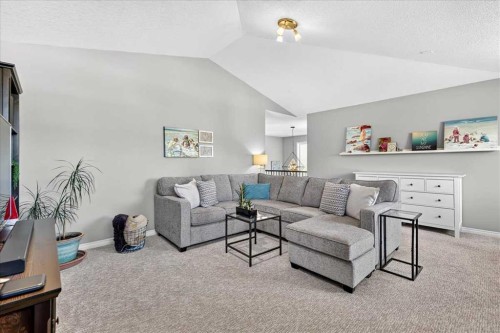 122 Royal Birkdale Crescent Nw, Calgary, AB - Indoor Photo Showing Living Room