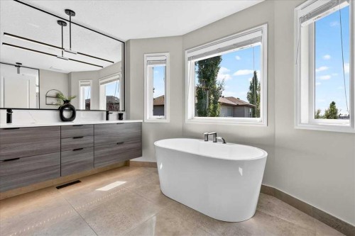 122 Royal Birkdale Crescent Nw, Calgary, AB - Indoor Photo Showing Bathroom