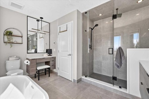 122 Royal Birkdale Crescent Nw, Calgary, AB - Indoor Photo Showing Bathroom