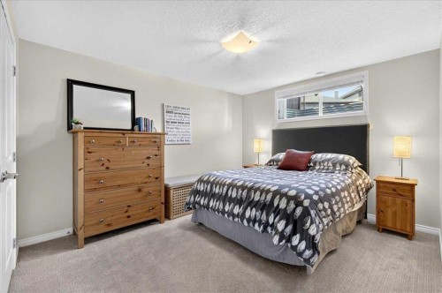 122 Royal Birkdale Crescent Nw, Calgary, AB - Indoor Photo Showing Bedroom