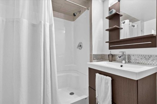 122 Royal Birkdale Crescent Nw, Calgary, AB - Indoor Photo Showing Bathroom