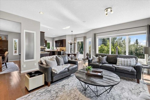 122 Royal Birkdale Crescent Nw, Calgary, AB - Indoor Photo Showing Living Room