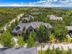 136 Posthill Drive SW Calgary, AB T3H 0J1