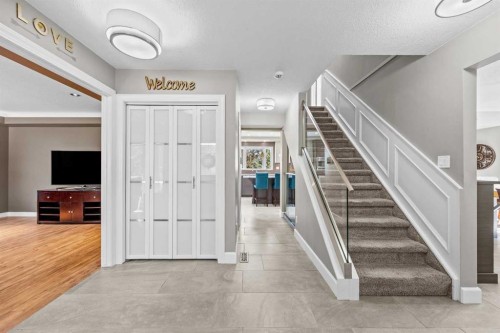 8 Millside Court Sw, Calgary, AB - Indoor Photo Showing Other Room