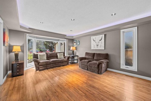 8 Millside Court Sw, Calgary, AB - Indoor Photo Showing Living Room