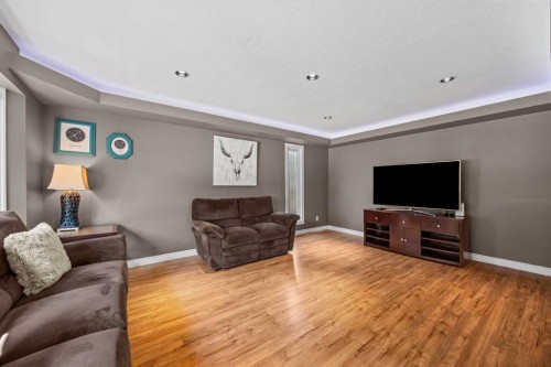 8 Millside Court Sw, Calgary, AB - Indoor Photo Showing Living Room