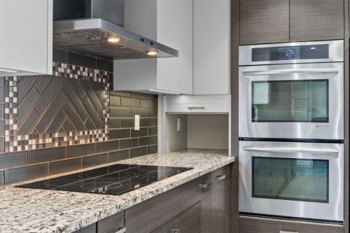 8 Millside Court Sw, Calgary, AB - Indoor Photo Showing Kitchen With Upgraded Kitchen